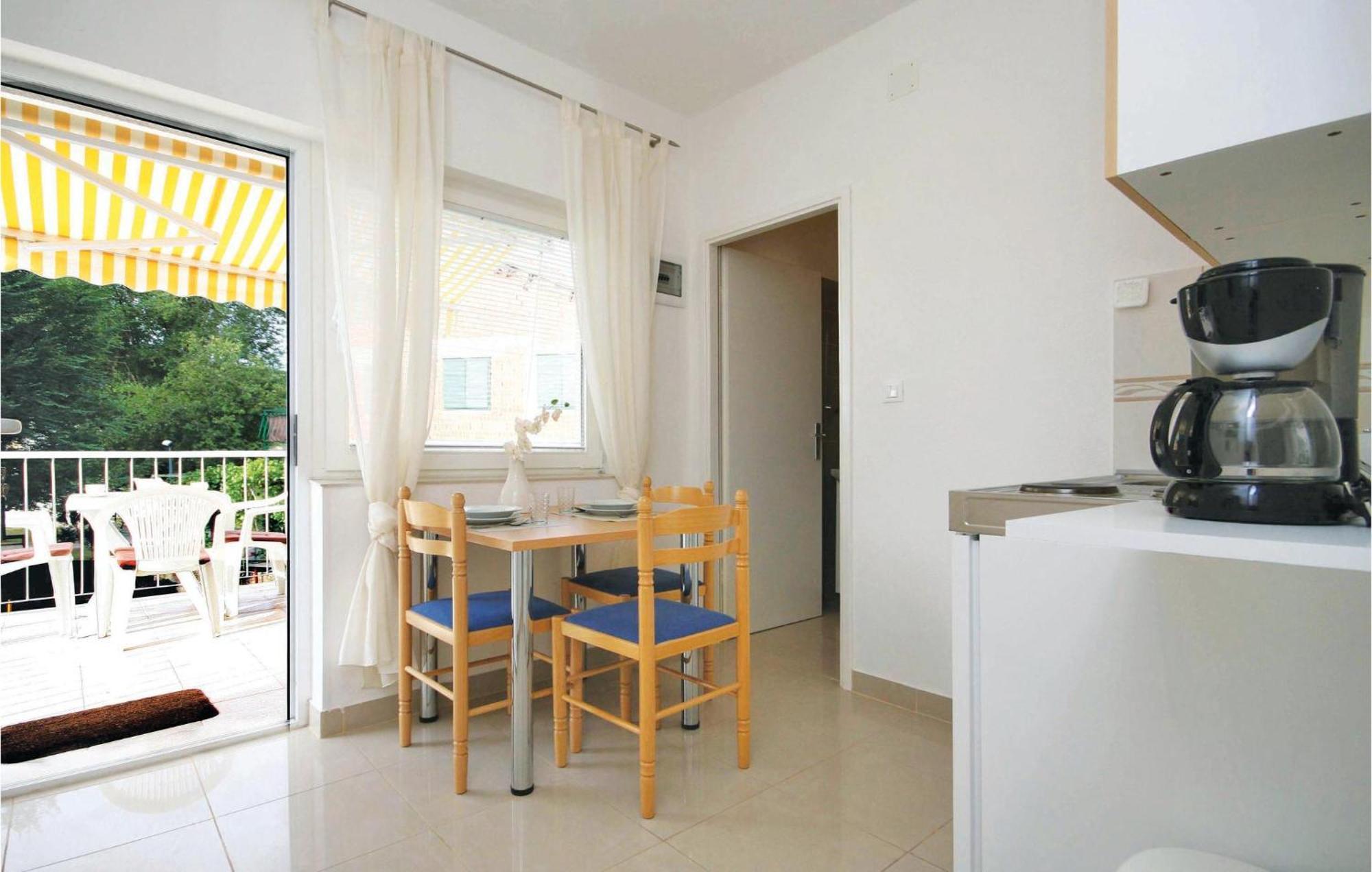 Apartment Raslina Lxvi Luaran gambar