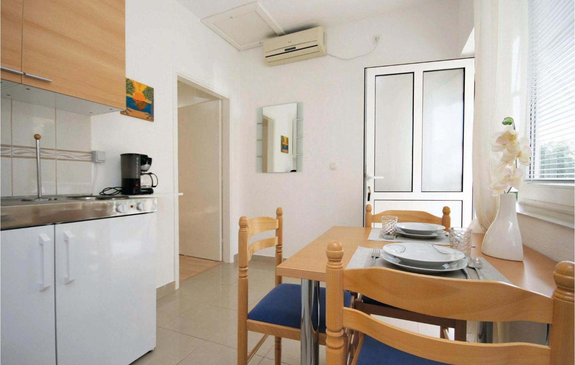 Apartment Raslina Lxvi Luaran gambar